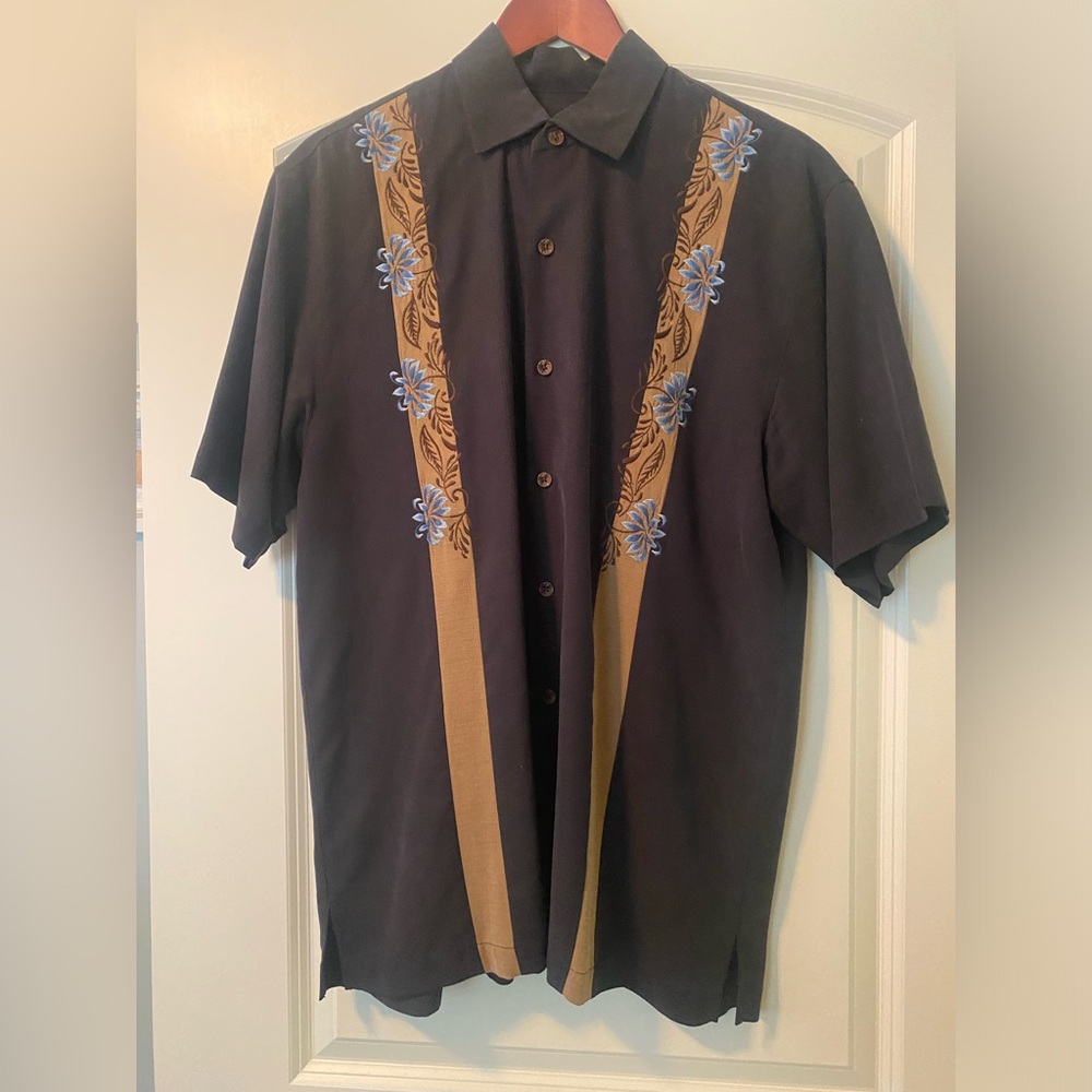 Men’s Tommy Bahama embroidered silk button down. M. Used